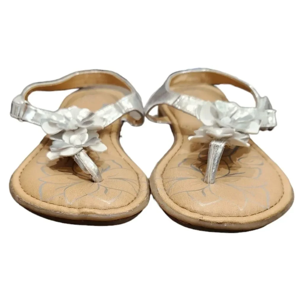 B.O.C. Born Girls' Hollie White Flower Leather T Strap Thong Sandal Size 4